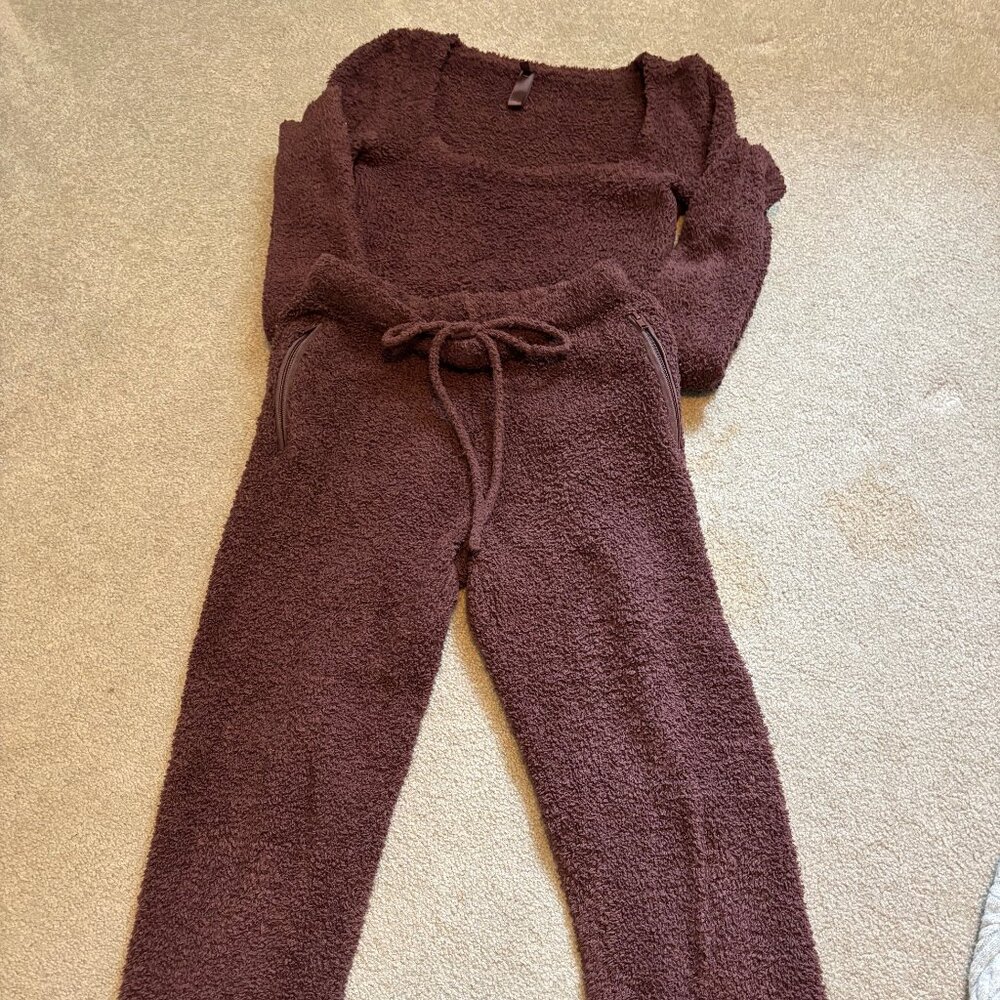 Ladies SKIMS - cozy outfit in wine/grape color size Small
